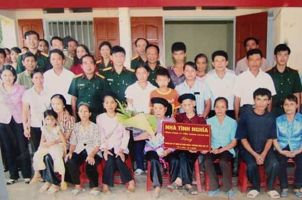 Nhà máy Z131 trao nhà tình nghĩa tặng gia đình chính sách Nguyễn Thị Đến, tại xã Đồng Tiến, huyện Phổ Yên (Thái Nguyên).