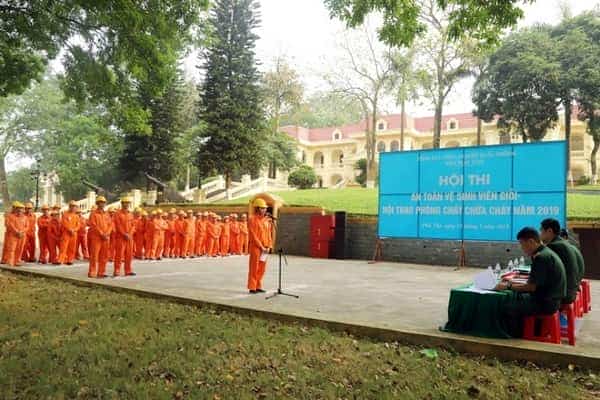  Phần thi lý thuyết, các đội bốc thăm và trả lời 3 câu hỏi của Ban giám khảo.