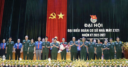 Đại tướng Ngô Xuân Lịch, Bộ trưởng Bộ Quốc phòng, thăm và làm việc tại Nhà máy (năm 2019).