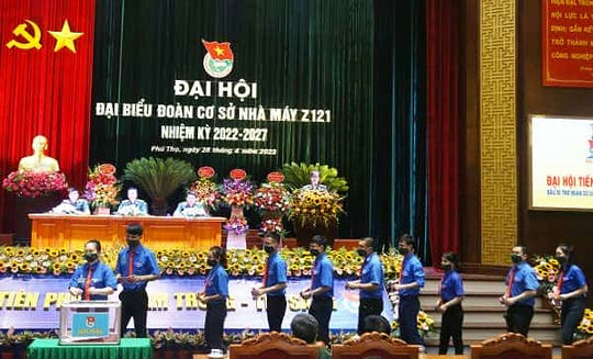 Bỏ phiếu bầu Ban Chấp hành Đoàn cơ sở Nhà máy Z121, nhiệm kỳ 2022-2027.