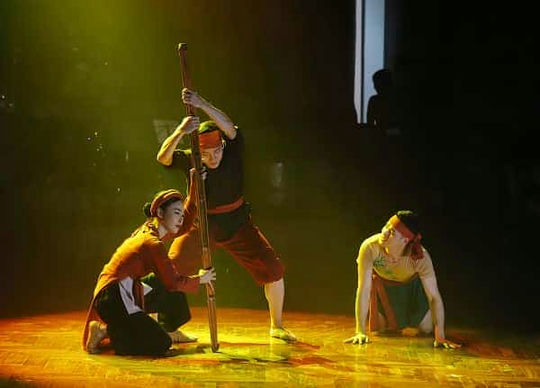 Tiết mục múa “Đời gánh”.