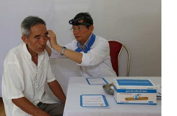 Khám bệnh cho đối tượng chính sách tại Nhà máy Z115.