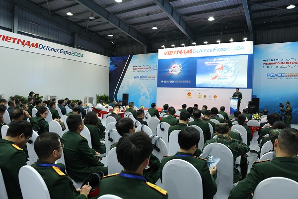 Hội thảo “Vũ khí trang bị công nghệ cao; thiết bị không người lái - Ứng dụng trong các hoạt động quân sự hiện tại và tương lai”